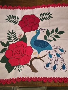 Embroidered Peacock & Red Rose Servilleta Napkin